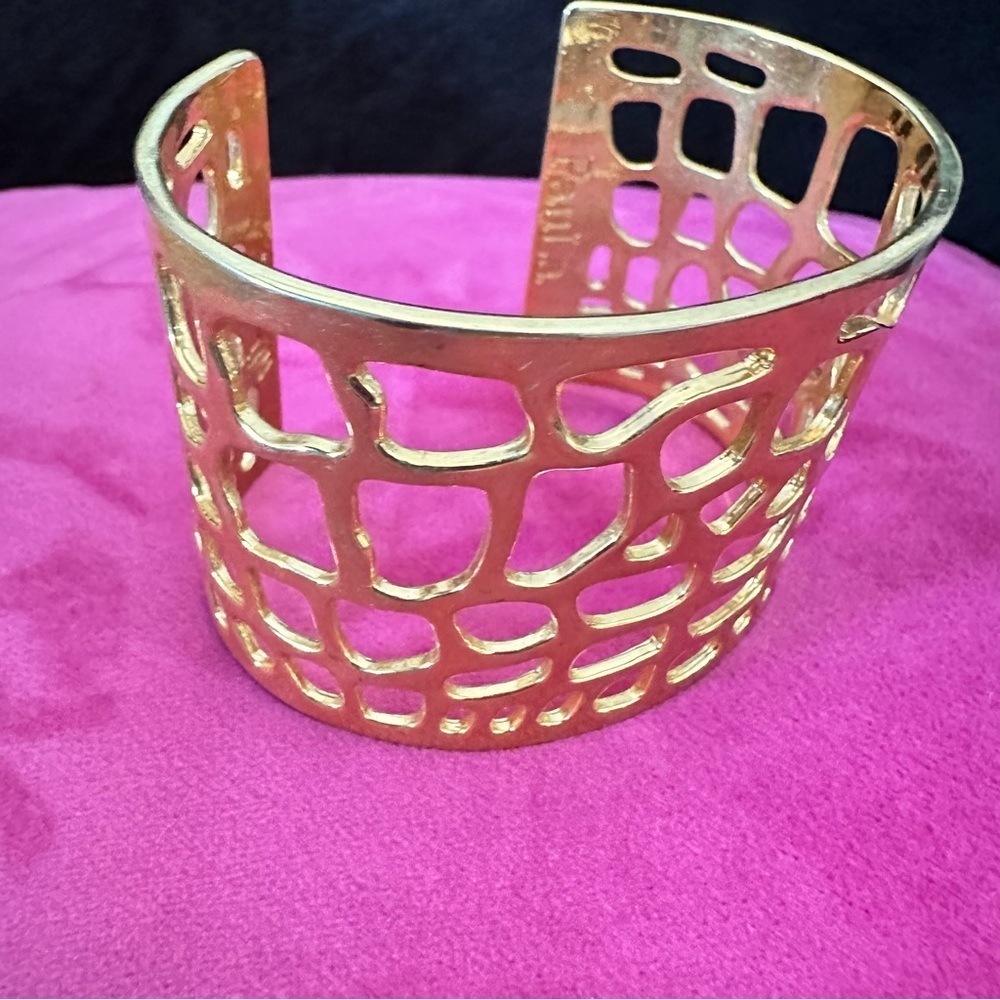 Paula Abdul Chunky Openwork Gold Tone Cuff Bracelet Cut Out Abstract 65 4340 Y 34$